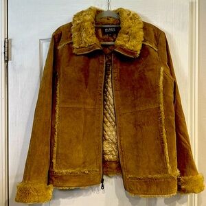 Women’s Wilson’s Leather Suede Jacket with liner. Fur on sleeves and neck. XL